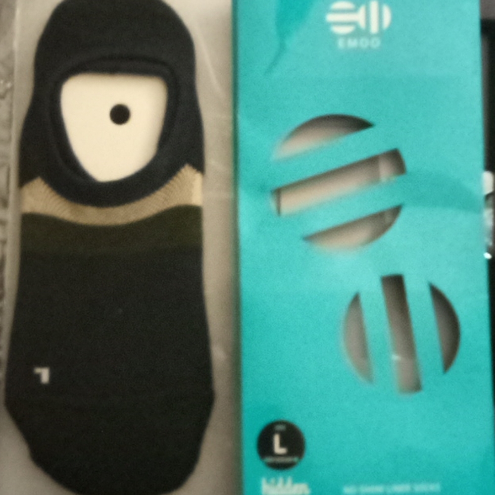 Emu socks size of large black and  white no show